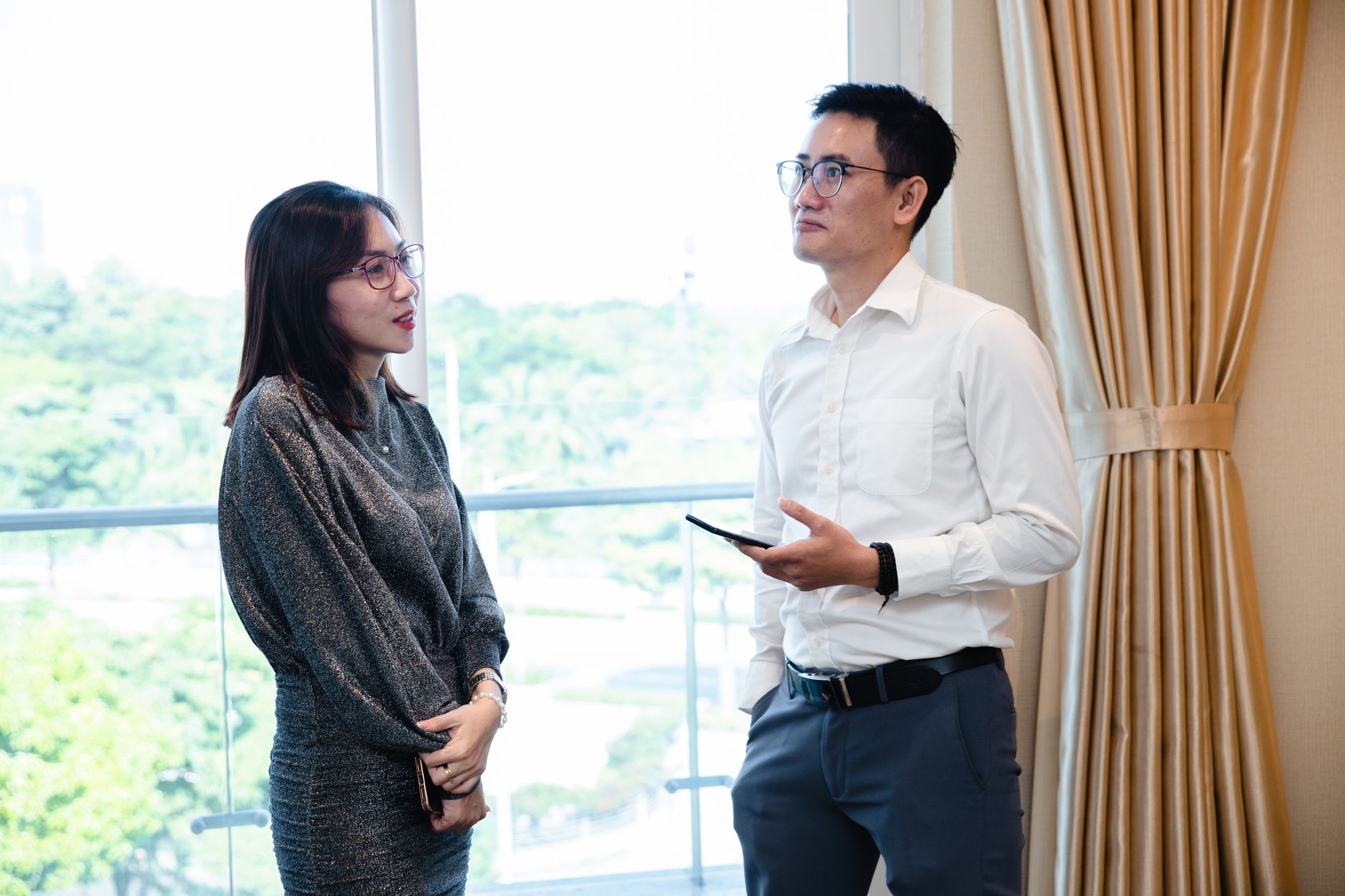 MSF Assist team discussing a client case
